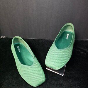 Vivaia Square-Toe V-Cut Flats (Margot™ 2.0)  41.5 (US 9.5-10)